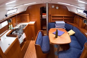 Oceanis 411 Clipper interior